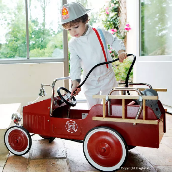 Masinuta ride-on cu pedale - Pompieri - Baghera Masinuta ride-on cu pedale - Pompieri - Baghera