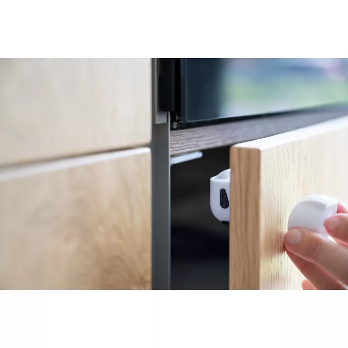 Incuietori magnetice invizibile pentru dulapuri si sertare - 8 buc + 2 chei - Dooky