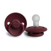 Set 2 suzete cu tetina rotunda din silicon - Cabernet / Daisy Cream - FRIGG Set 2 suzete cu tetina rotunda din silicon - Cabernet / Daisy Cream - FRIGG