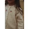 Cardiganul cu Broderie de Cireșe – Delicatețe și Confort