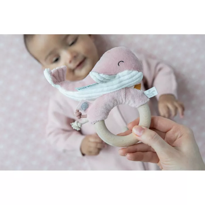 Jucarie zornaitoare cu inel din lemn - colectia Ocean Pink - Little Dutch