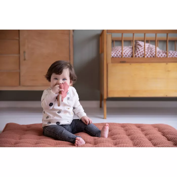 Jucarie fosnitoare - frunza roz/ocru - colectia Pure&Nature - Little Dutch