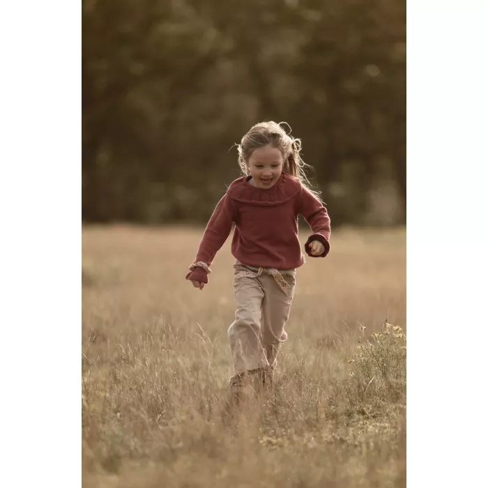 Puloverul Tricotat cu Guler – Confort și Delicatețe din Bumbac Organic