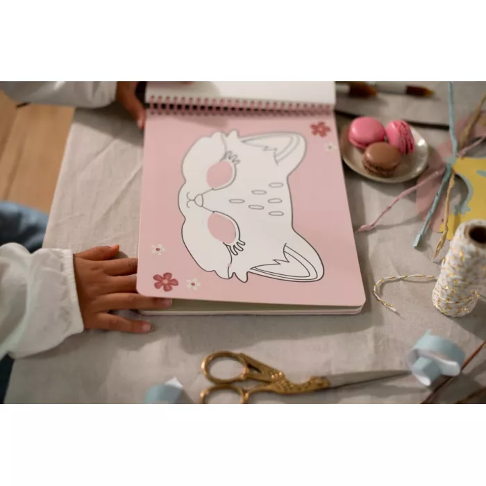 Carte cu masti pentru decupat - stickere si foarfeca incluse - ROSA - Little Dutch