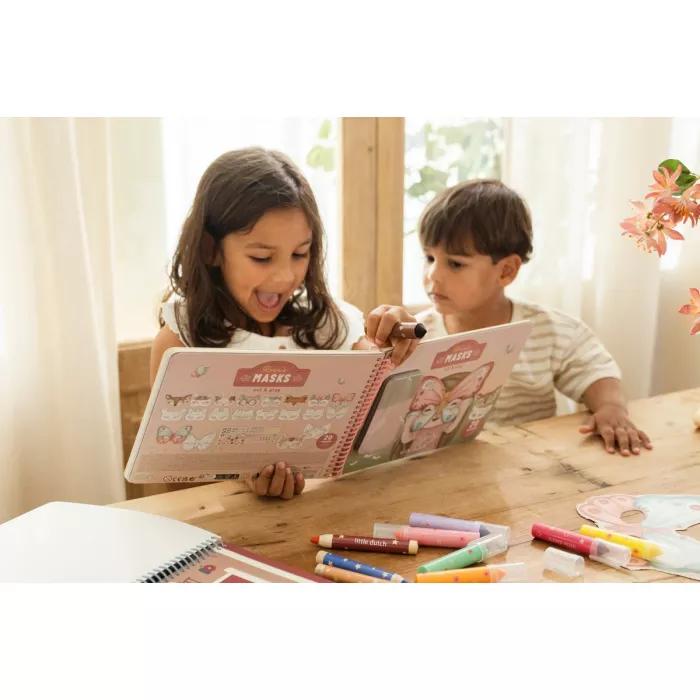 Carte cu masti pentru decupat - stickere si foarfeca incluse - ROSA - Little Dutch