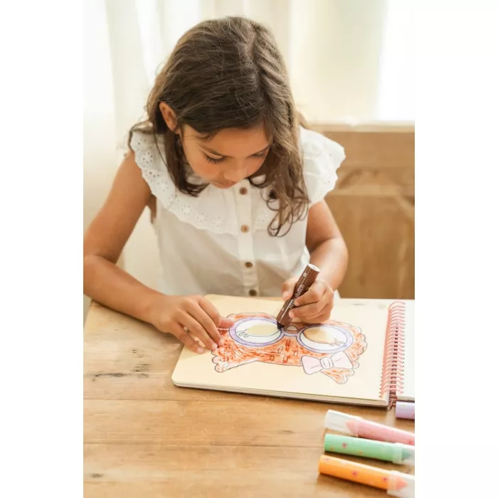 Carte cu masti pentru decupat - stickere si foarfeca incluse - ROSA - Little Dutch