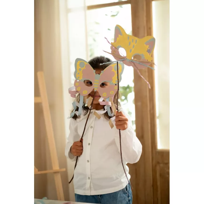 Carte cu masti pentru decupat - stickere si foarfeca incluse - ROSA - Little Dutch