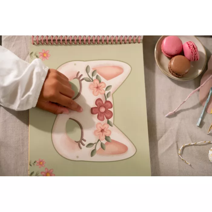 Carte cu masti pentru decupat - stickere si foarfeca incluse - ROSA - Little Dutch
