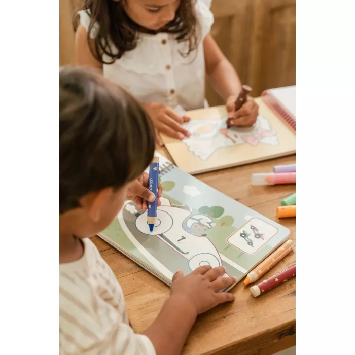 Carte cu activitati pentru decupat - stickere si foarfeca incluse - Jim - Little Dutch
