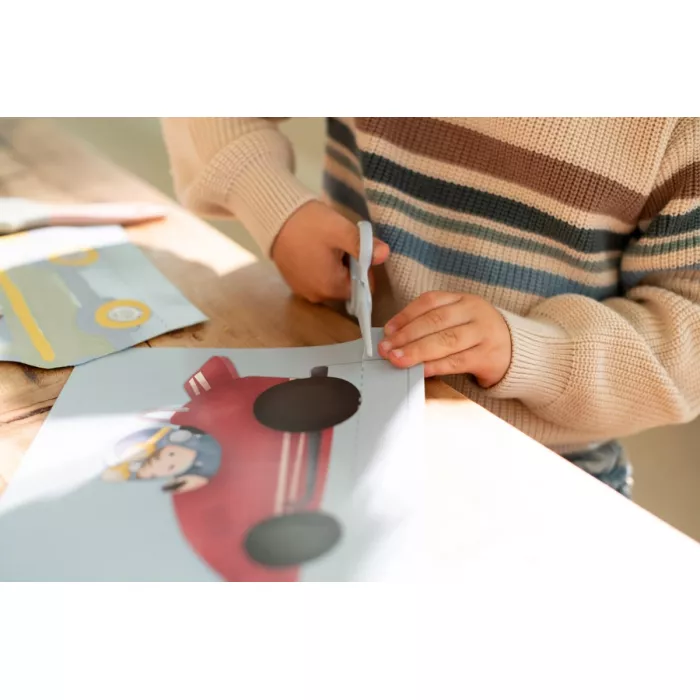 Carte cu activitati pentru decupat - stickere si foarfeca incluse - Jim - Little Dutch