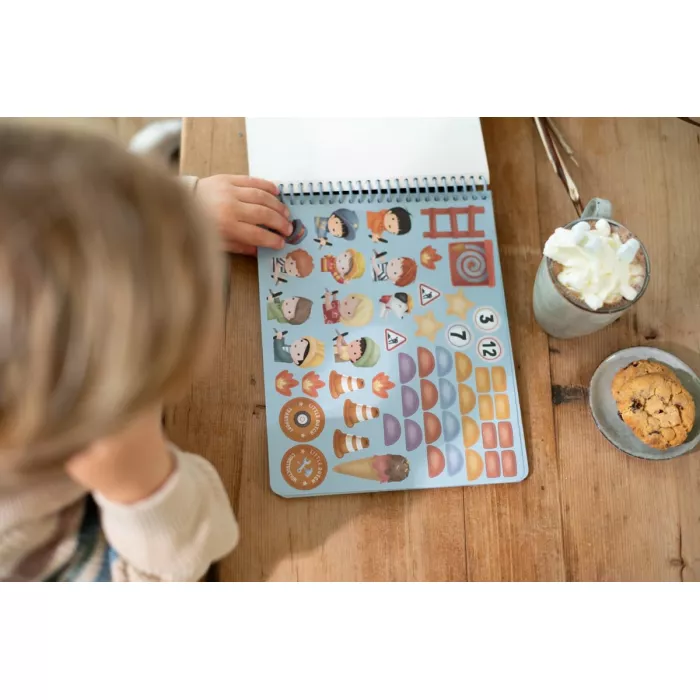 Carte cu activitati pentru decupat - stickere si foarfeca incluse - Jim - Little Dutch
