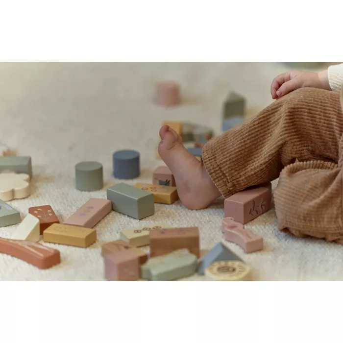 Cuburile de Construcție din Lemn – Construiește, Stivuiește, Descoperă