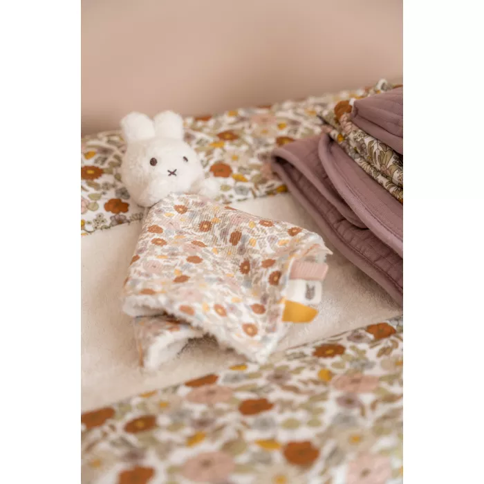 Jucarie paturica pentru bebelusi - Miffy Vintage Little Flowers - Little Dutch