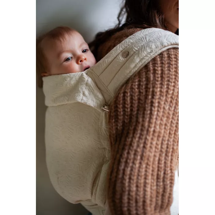 Marsupiu ergonomic structurat - Carry & Bloom - Ecru Palms Jacquard - Mama Hangs