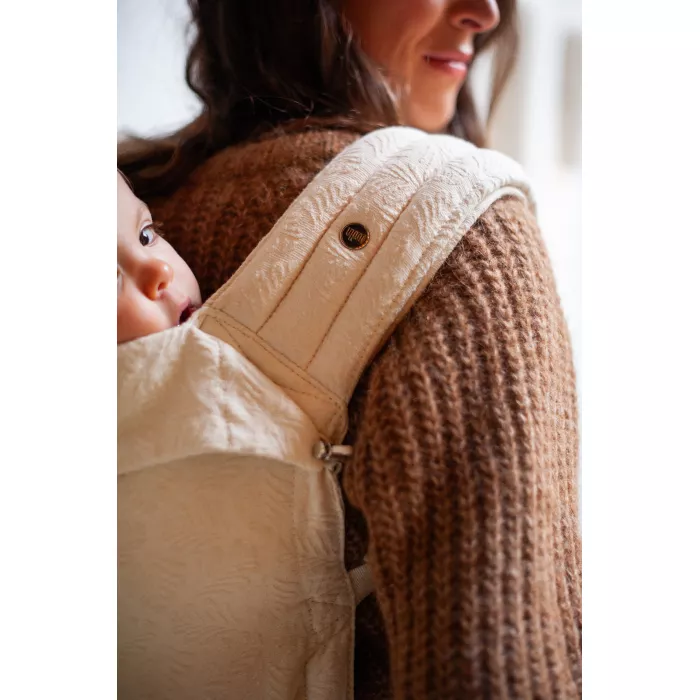 Marsupiu ergonomic structurat - Carry & Bloom - Ecru Palms Jacquard - Mama Hangs