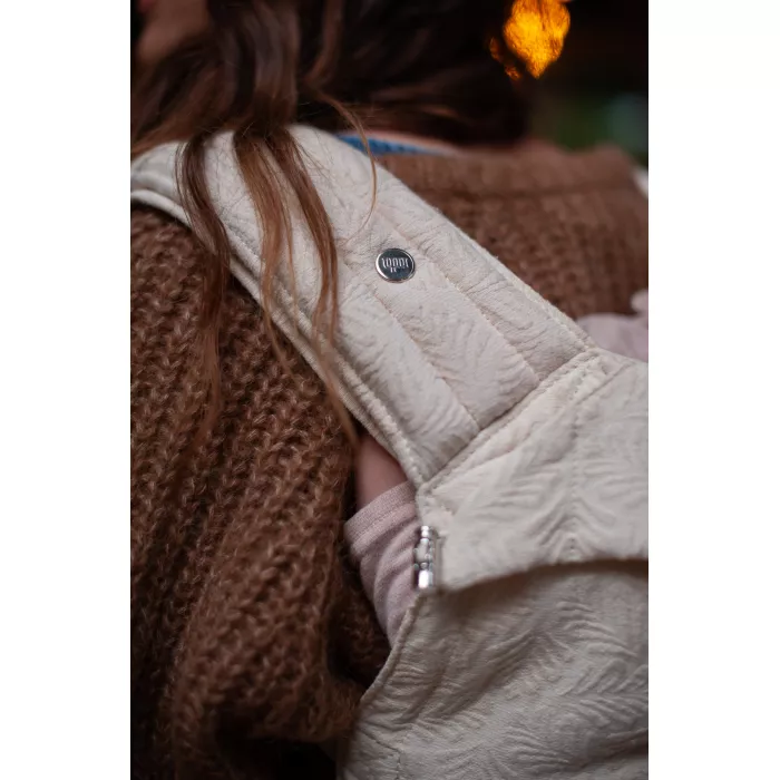Marsupiu ergonomic structurat - Carry & Bloom - Ecru Palms Jacquard - Mama Hangs