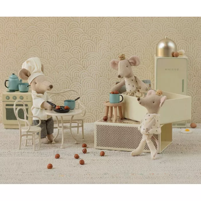Miniaturi pentru casuta de papusi - CHEF MOUSE with soup pot and spoon - Big Brother - Maileg
