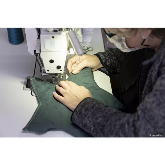 Perna decorativa din in ecologic in forma de stea - Green Blue - Nobodinoz