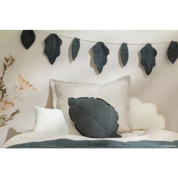 Perna decorativa din in ecologic in forma de frunza - Green Blue - Nobodinoz
