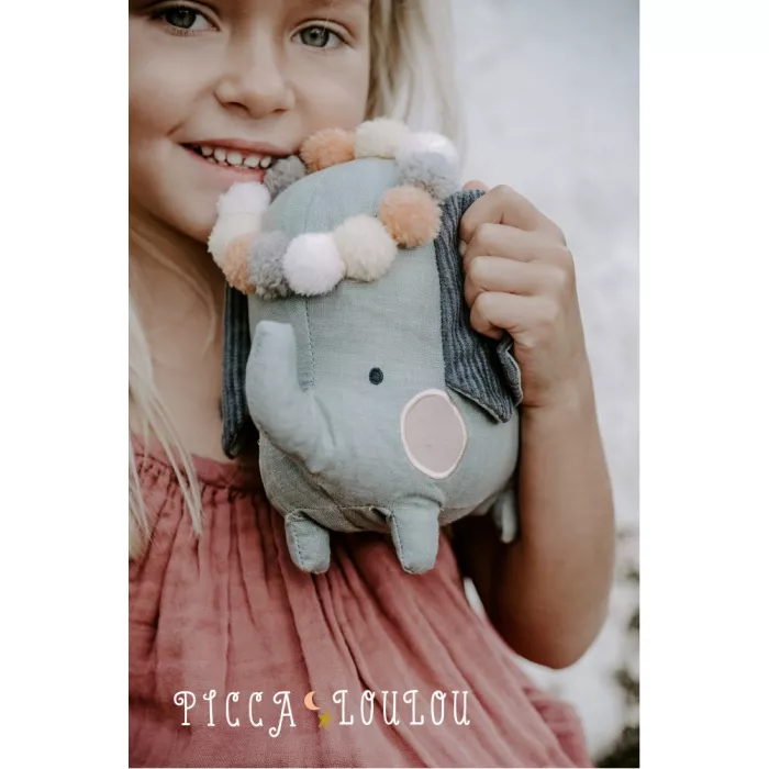 Jucarie textila in cutie cadou - Elefant cu coronita din pompoane - PICCA LOULOU Jucarie textila in cutie cadou - Elefant cu coronita din pompoane - PICCA LOULOU
